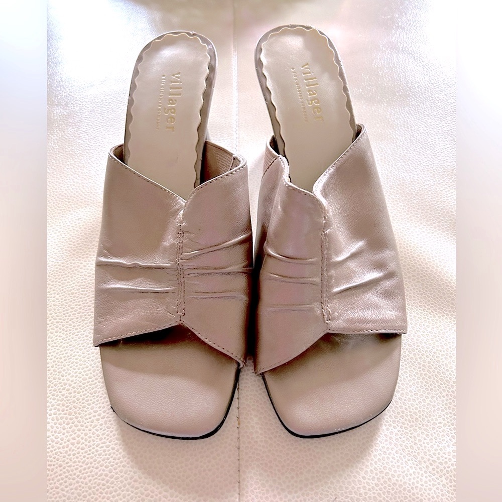 Liz Claiborne Villager Iberia Leather Heels 7M Neutral Slip On Open Toe Sandals